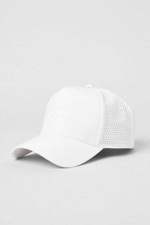 Alo Yoga Performance District Trucker Klobuk Biele | Alo Yoga Slovensko SK-CRUWIY783