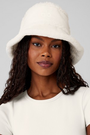 Alo Yoga Winterfun Bucket Klobuk Biele | Alo Yoga Slovensko SK-TOJCNH924